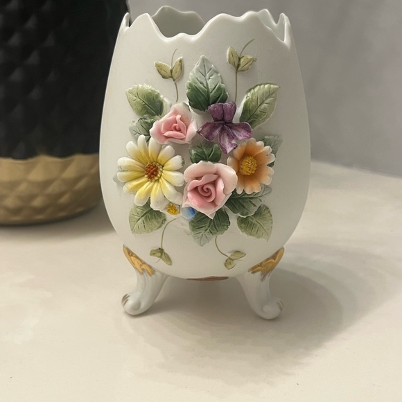 Lefton Holiday Vintage Lefton Porcelain Footed Egg Vase With Raised
